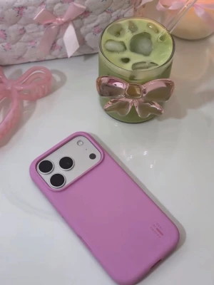 Ideal Of Sweden Skall Bubble Pink  - iPhone 17 PRO Max helt ny oanvänd nypris 359kr säljs för 200 färg bubble pink 