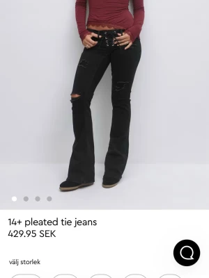 söker pleated tie jeans  - Söker dessa jeans så om du har dem snälla skriv ❤️❤️❤️❤️xs, S och m funkar 
