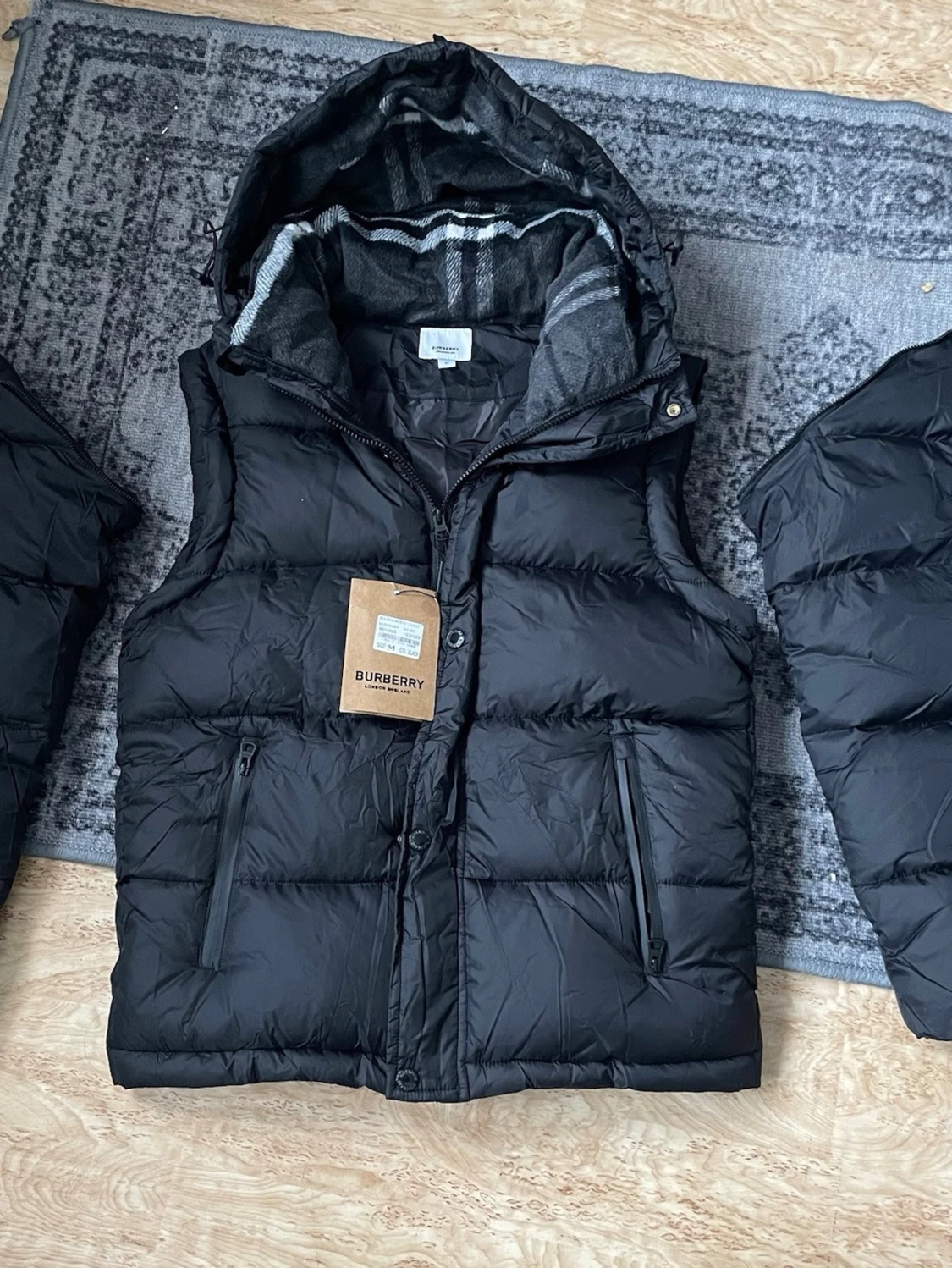 Svart pufferjacka från Burberry - 3