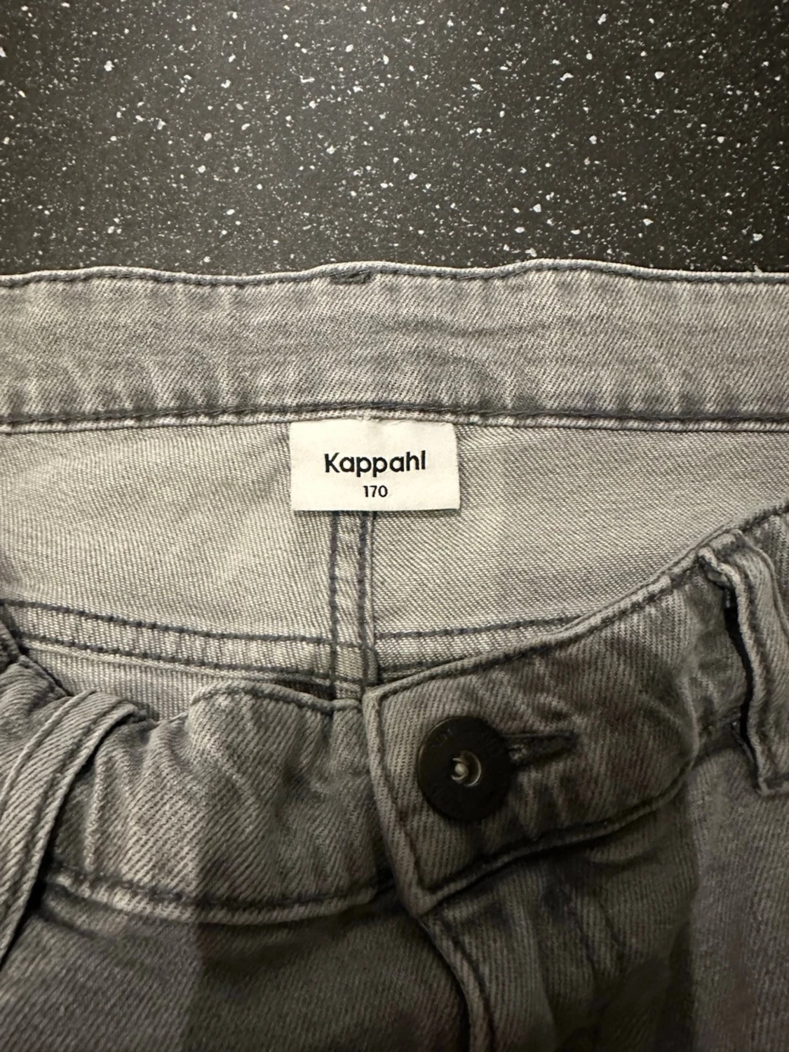 Grå jeansshorts från Kappahl - 1