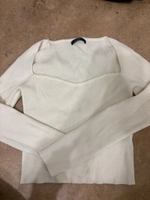 Vit ribbad långärmad topp - Vet inte om storleken är xs Elr s
