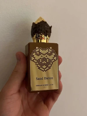 Stephane Humbert Lucad Sand Dance parfymprover/samples - Säljer samples av denna grymma doft! 2ml 129kr | 3ml: 185kr | 5ml: 289kr | 10ml: 529kr | Frakt kan lösas privat för en billigare peng!