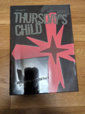 TXT - Thursday's Child (Mess) - Txt album med allt inkluderat i helt ny kondition. Skriv om du vill se pc/mini-poster! 🥰 (Ingen poster kom med vid köp) Köpt för 300kr.