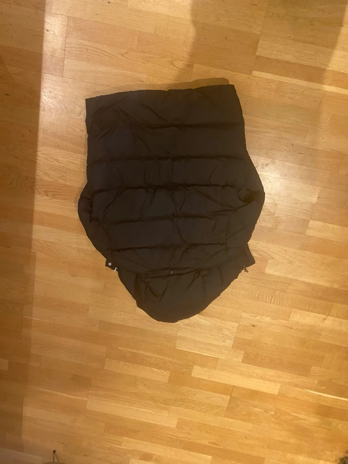 Svart Moncler pufferjacka med huva - 4