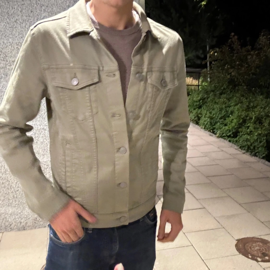 Beige jeansjacka med knappar