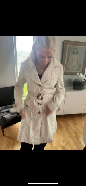Trenchcoat  - Beige trenchcoat