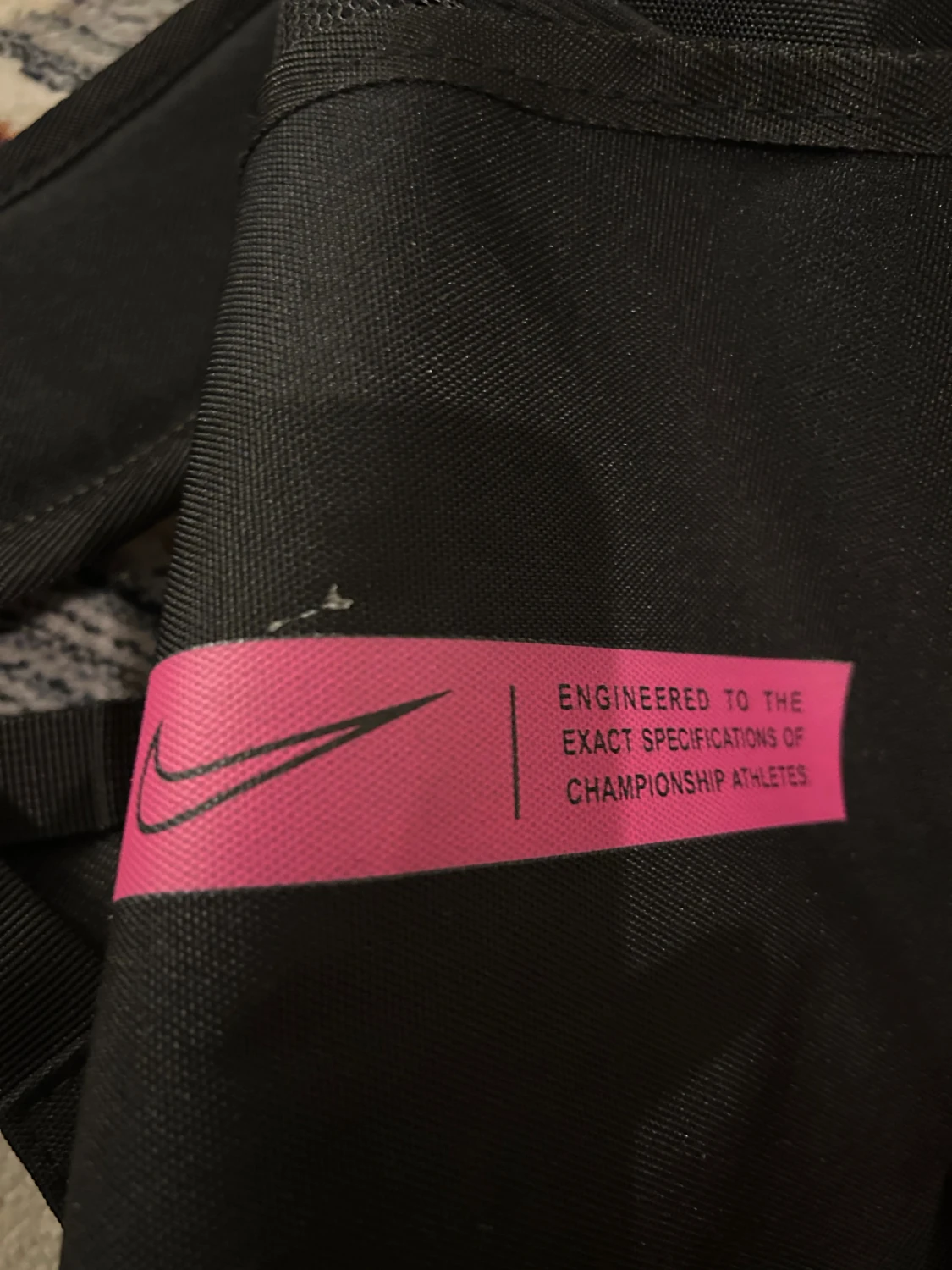 Svart Nike Elite ryggsäck med rosa detaljer - 2