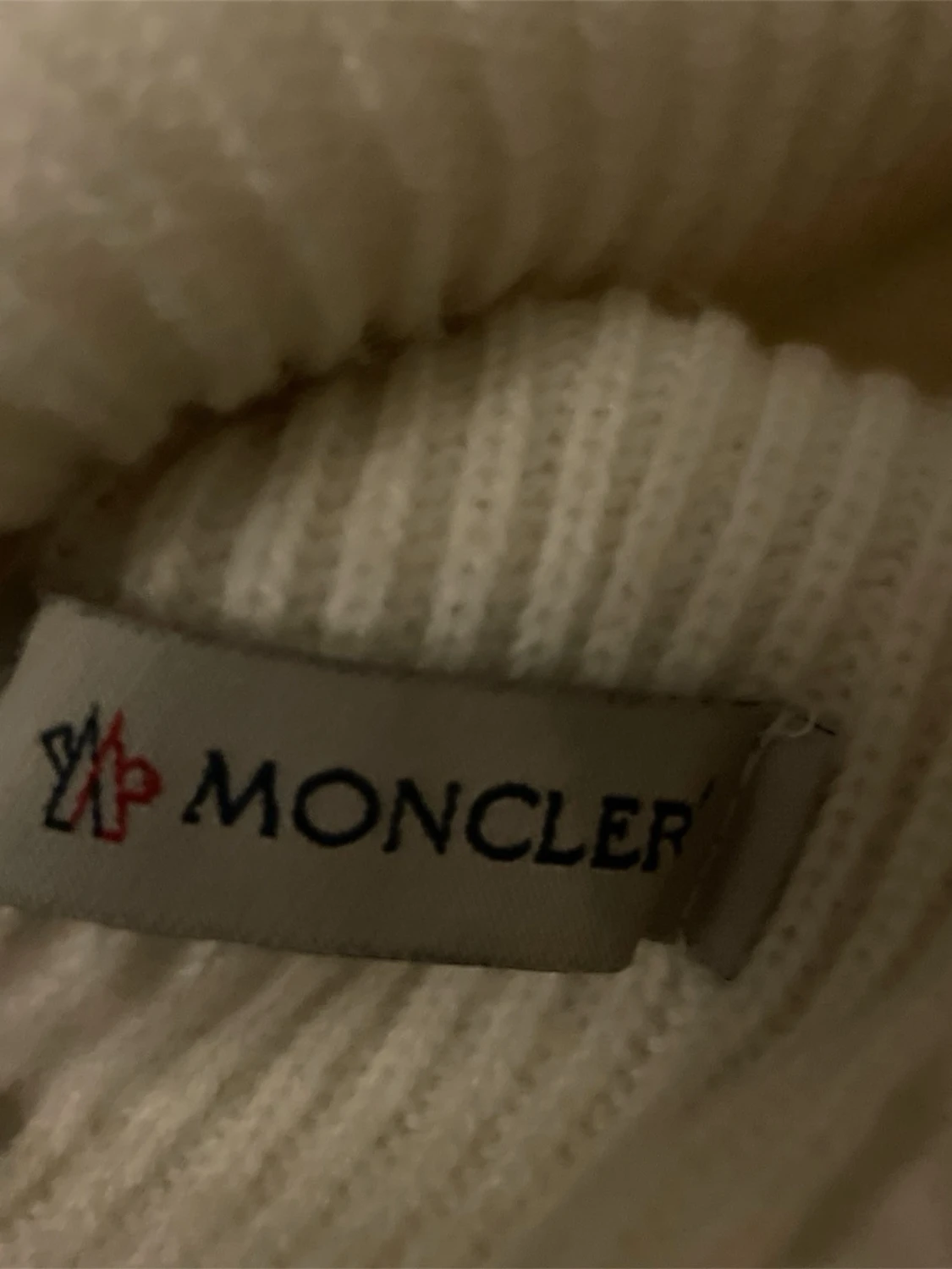 Vit ribbad mössa från Moncler - 3
