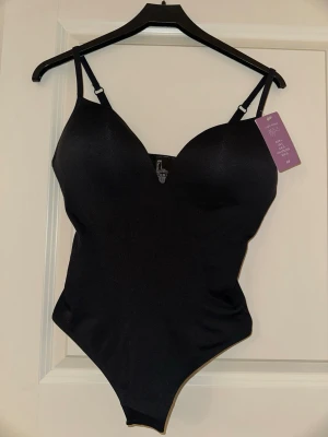 Svart body - Svart body i fint skick, aldrig testad!