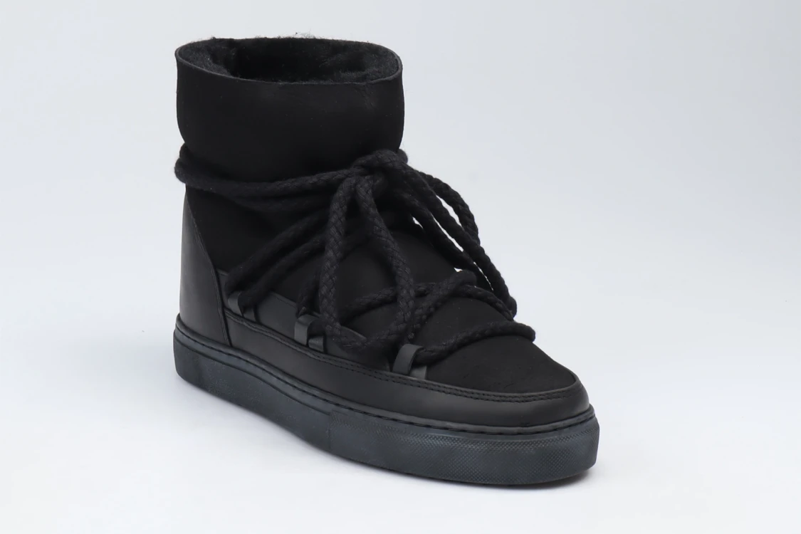 NYA Svarta inuikii skor!