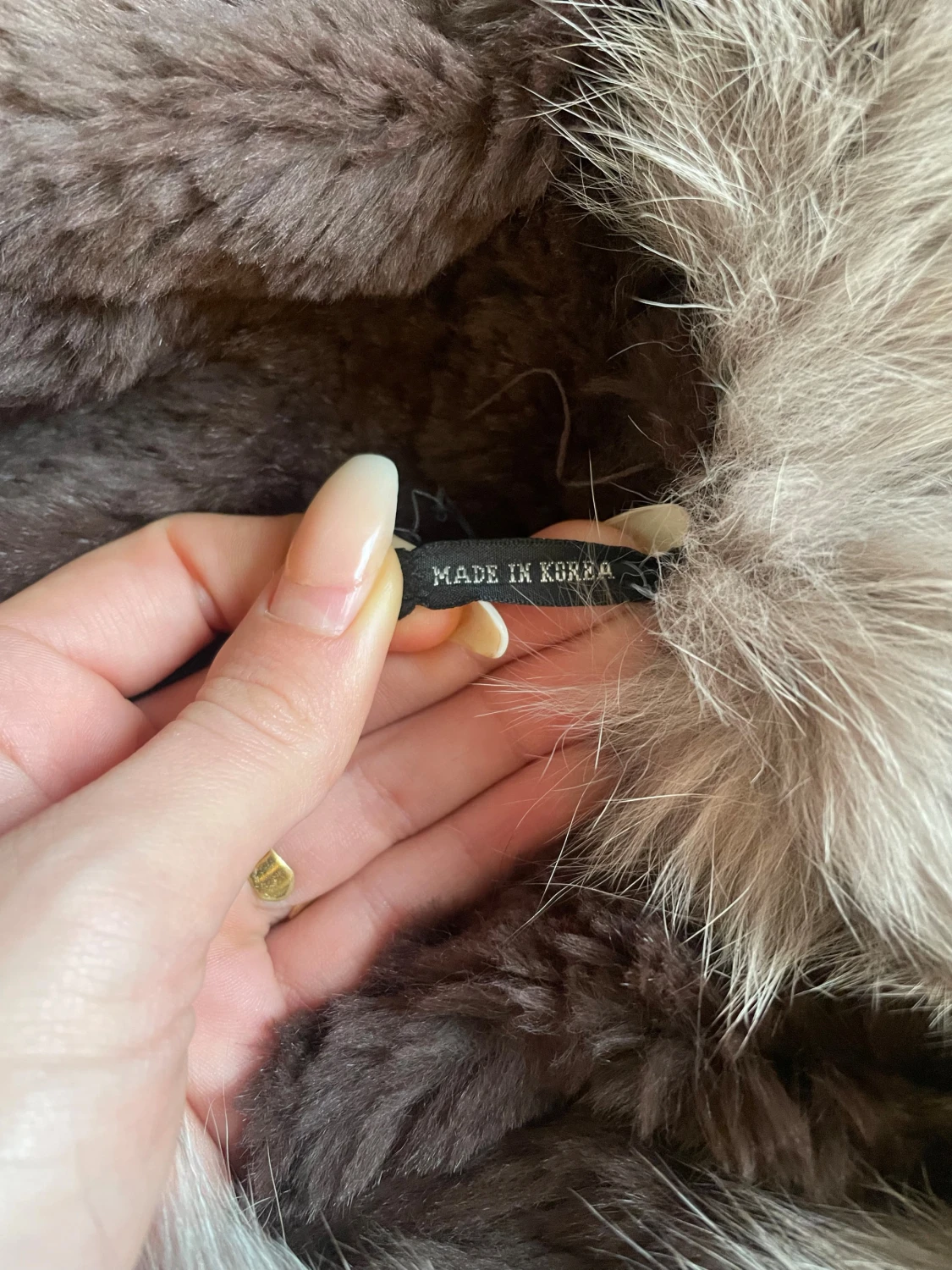 Beige lång kappa med pälsdetaljer - 6