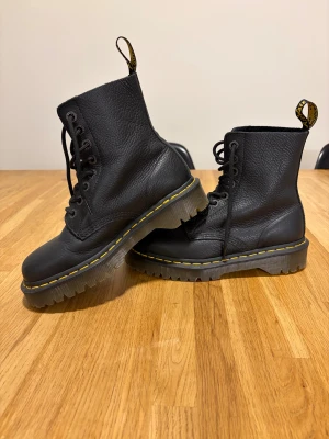 Dr. Martens - Dr. Martens i mjukt läder. Använda 2-3 gånger. Super fint skick (se bild) 
