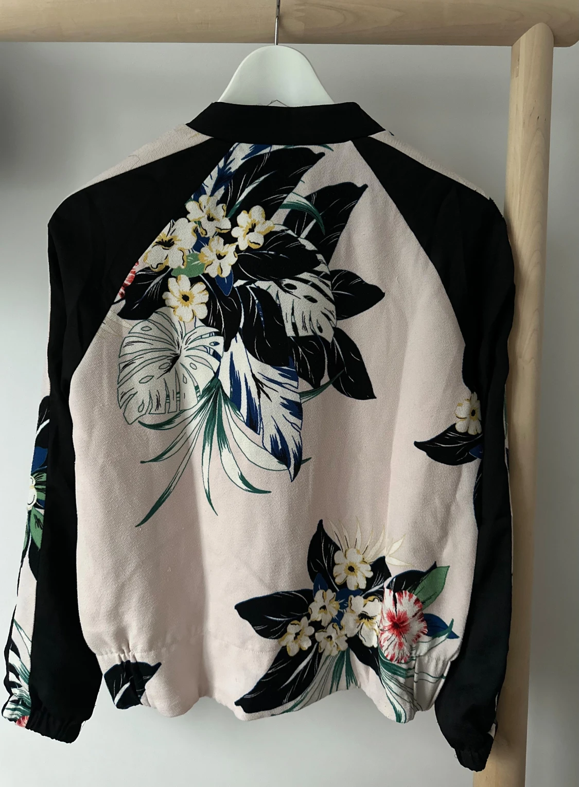 Blommig bomberjacka från Zara  - 1