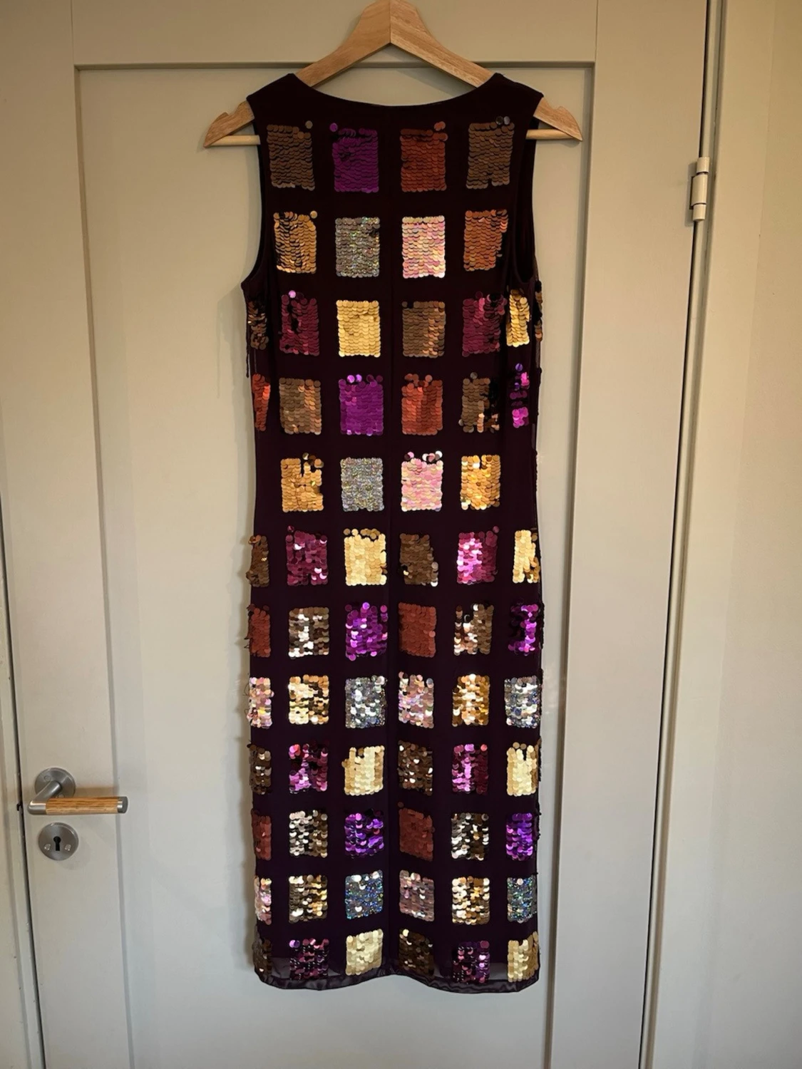 Glittrig klänning från Karen Millen - 1