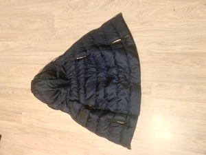 Blå Burberry väst S - En fin äkta burberry väst som nyligen köptes. 