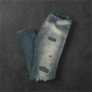 Jack & Jones slitna jeans - Riktigt feta jeans med sköna slitningar | skick 9/10✅| Modell ”Glenn/Slim” | Skriv vid frågor eller funderingar!