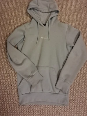 Mckenzie baby blue hoodie - En jättefin Mckenzie hoodie som håller dig varm, storlek XS