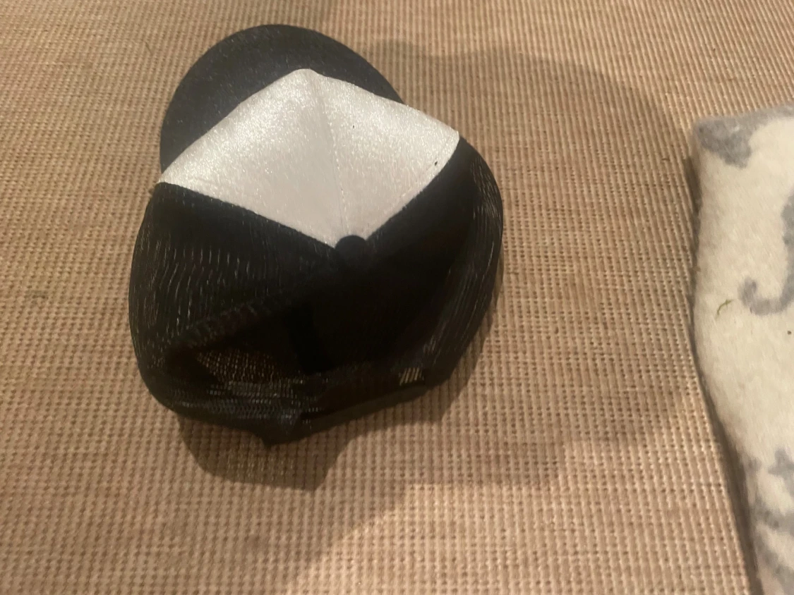 BVALDI svart och vit truckerkeps - 2