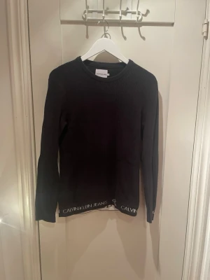 Calvin Klein tröja - Calvin Klein jeans tröja. Svart färg. 