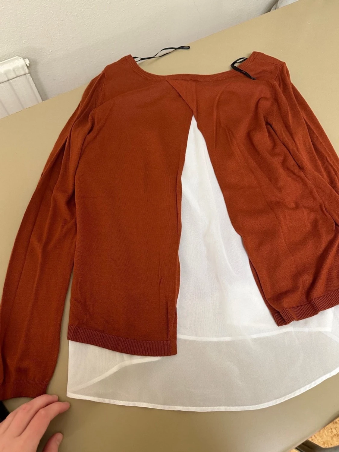 Rostbrun långärmad tröja med vit chiffong - 1