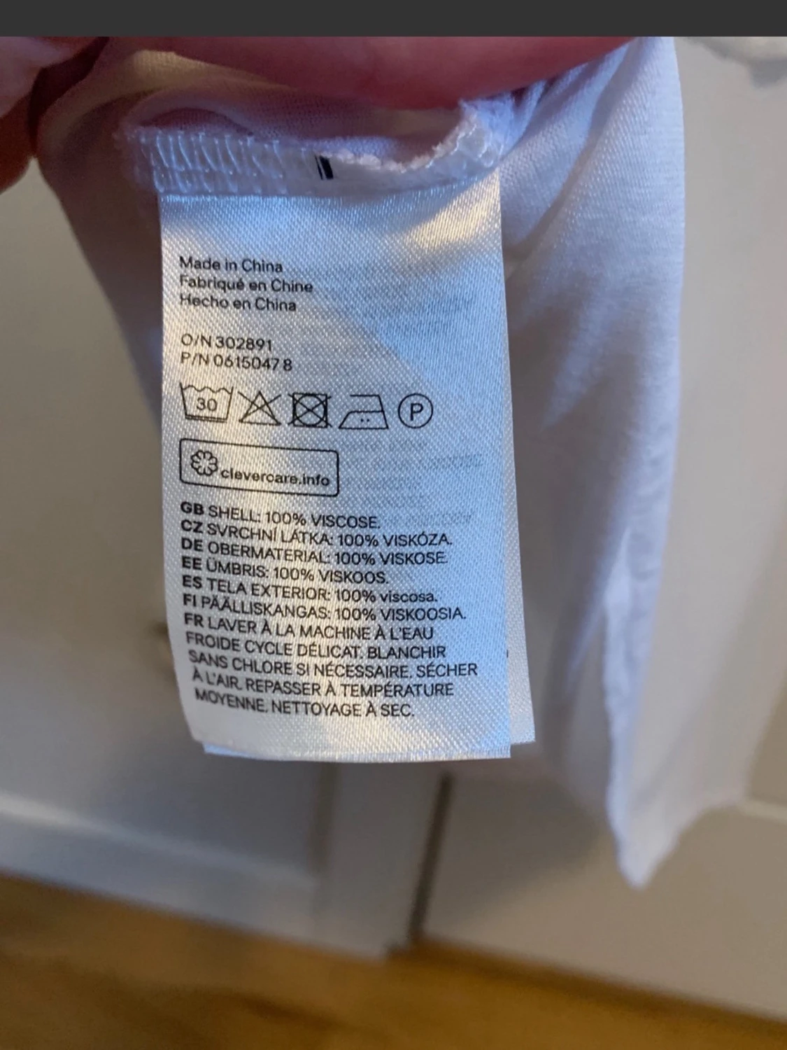 Vit topp med volang från H&M - 3
