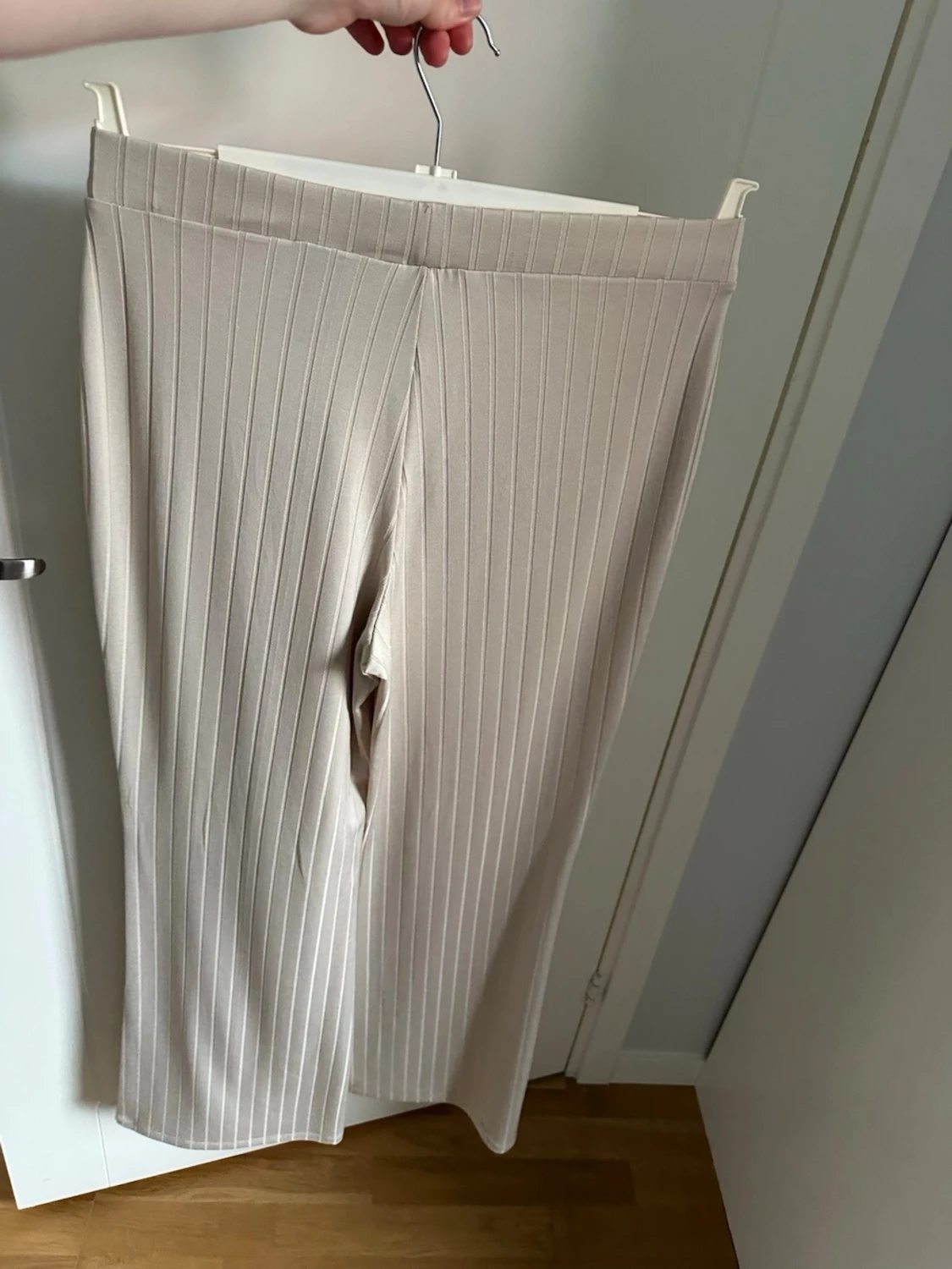 Beige ribbade wide byxor - 3