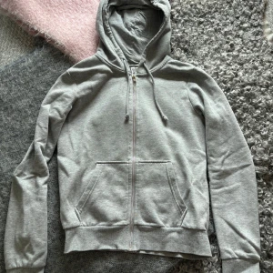 Zipup hoodie  - Hoodie med dragkedja från H&M