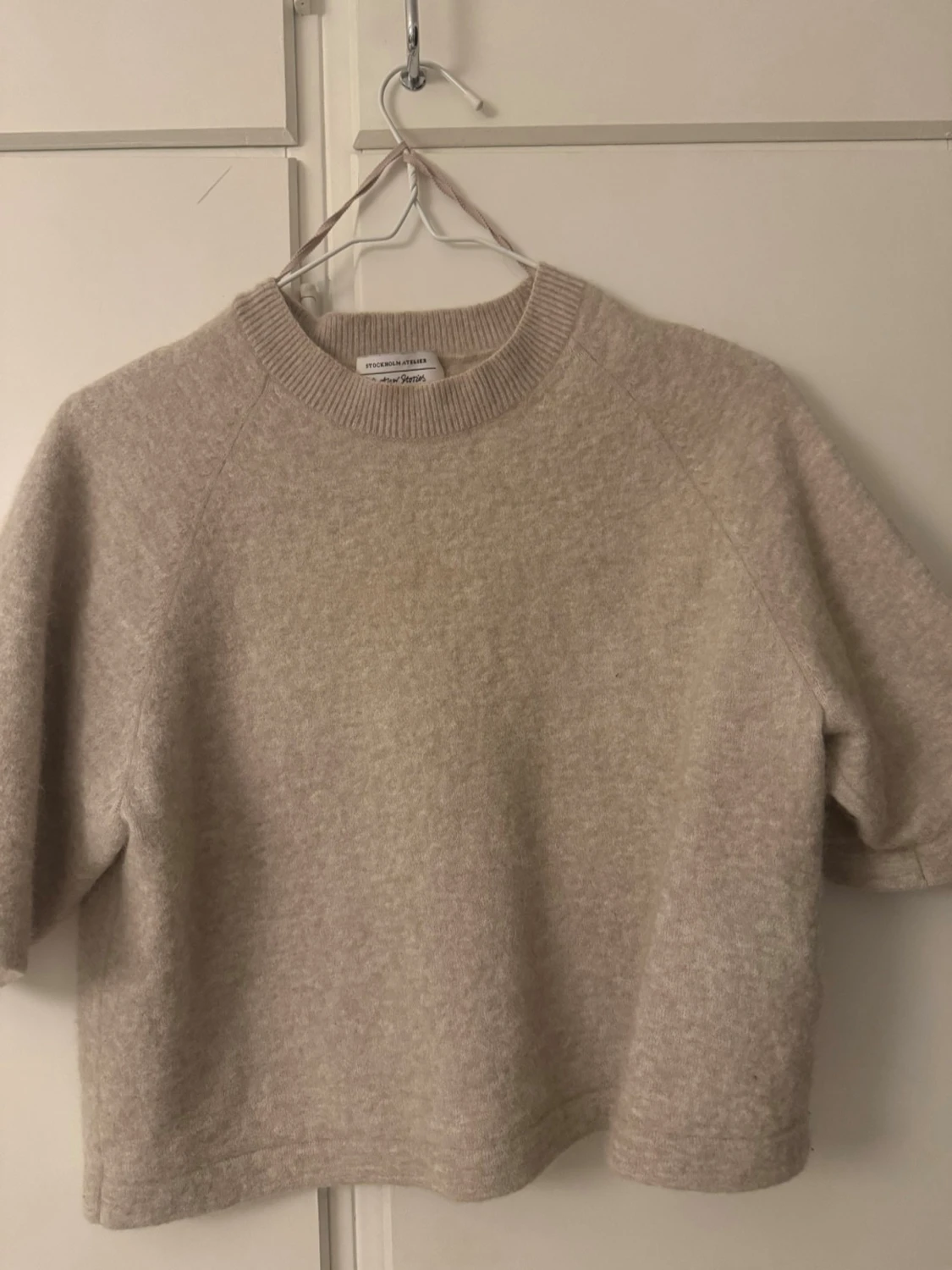 Beige stickad tröja från & Other Stories - 1