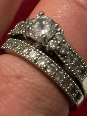 2 ringar komplett - 2 ringar med stenar 