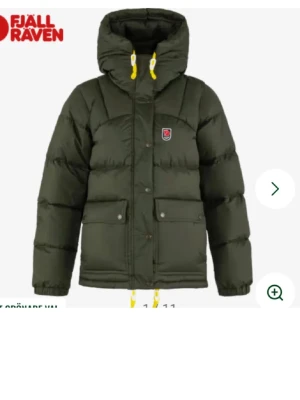 Expedition down lite  - SÖKERR!!                                                                   Söker expedition down lite jacket i framförallt storlek xs, men även xxs funkar. Gärna i färgen svart eller mörkgrön. Skriv gärna om ni har en till salu❤️
