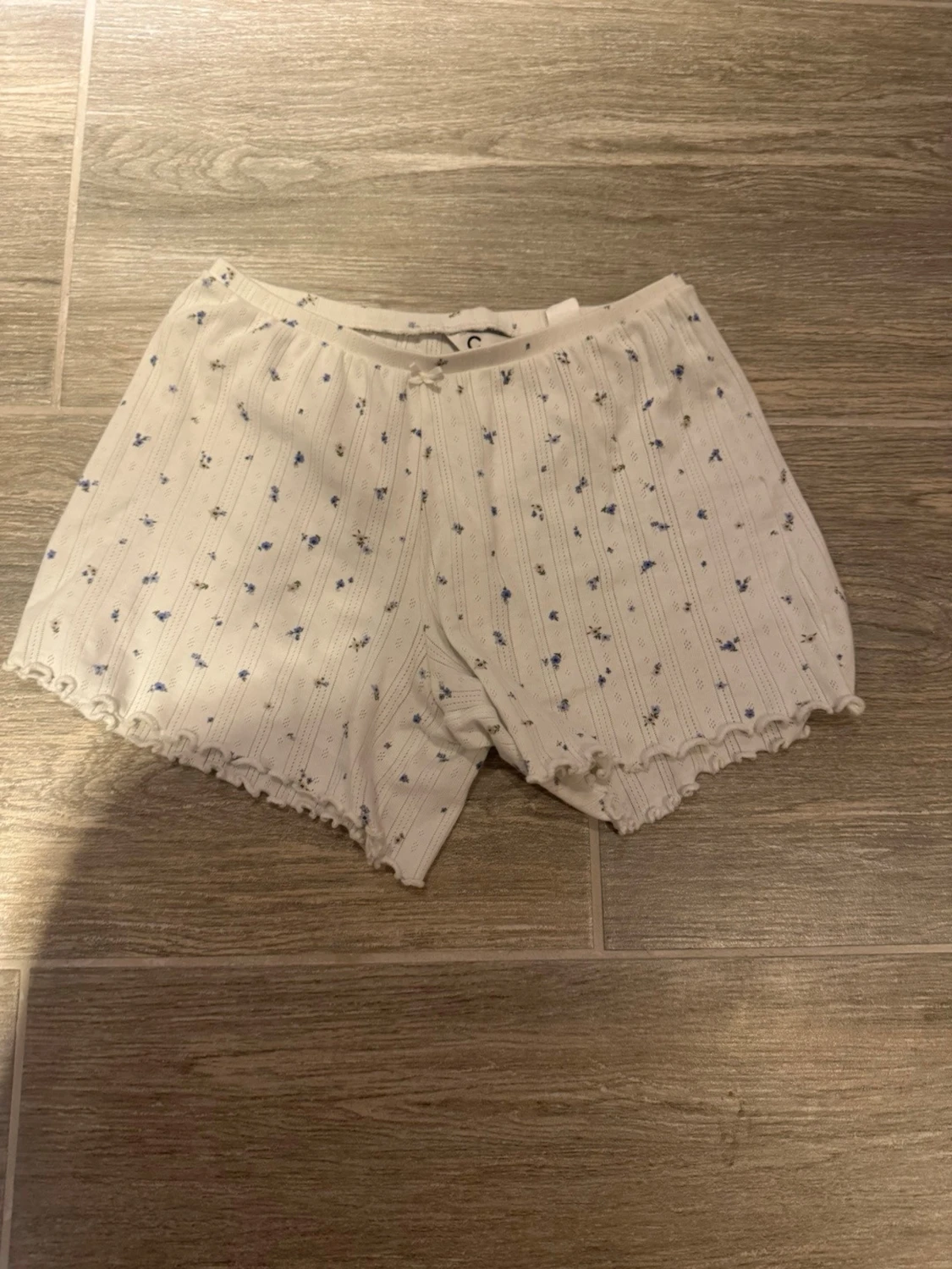 Blommiga ribbade shorts XS
