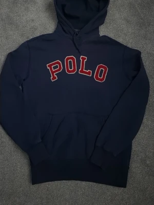 Polo Ralph lauren hoddie -  stilren polo hoddie bra och billigt pris i 8/10 kvalité för endast 400
