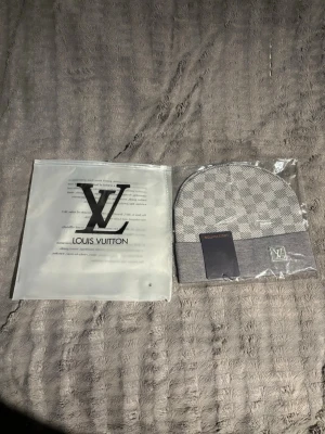 Mössa - Inplastad, tag och påse finns