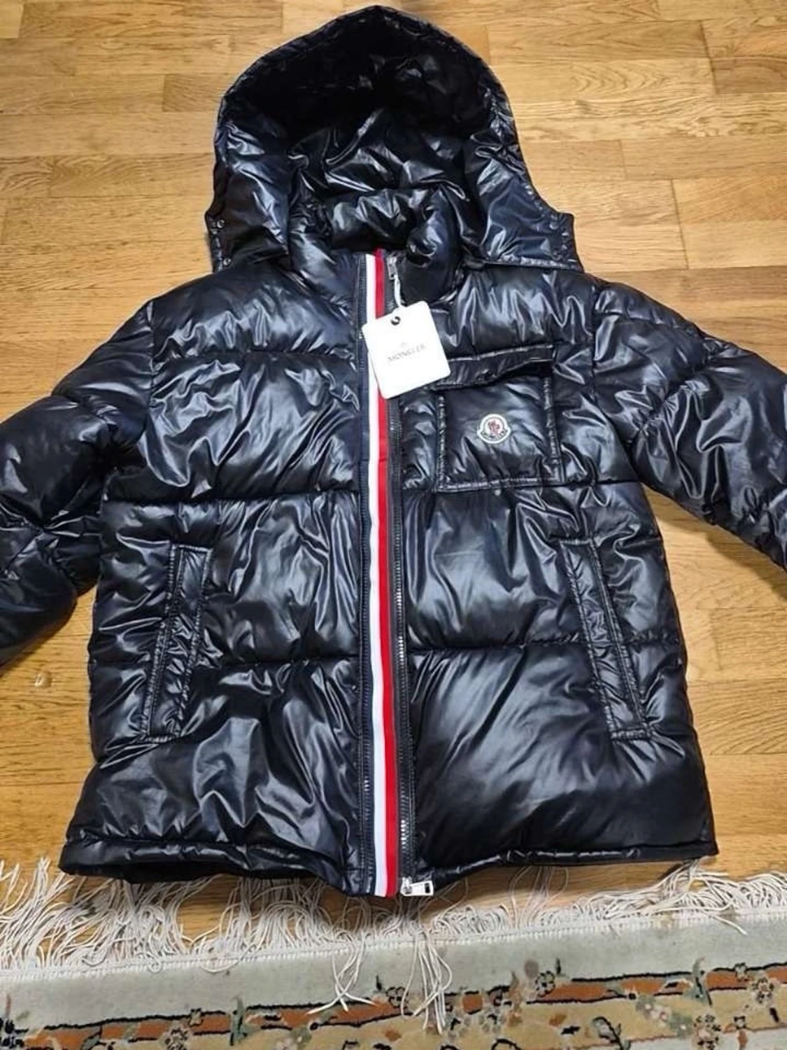 Svart pufferjacka från Moncler