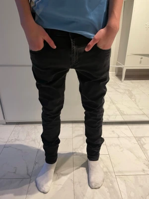 Replay Anbass - Säljer ett par riktigt clean Replay Anbass💯           Nypris: ca 1600              Skick: 8,5/10✅                     Hör av dig vid minsta fundering!😇