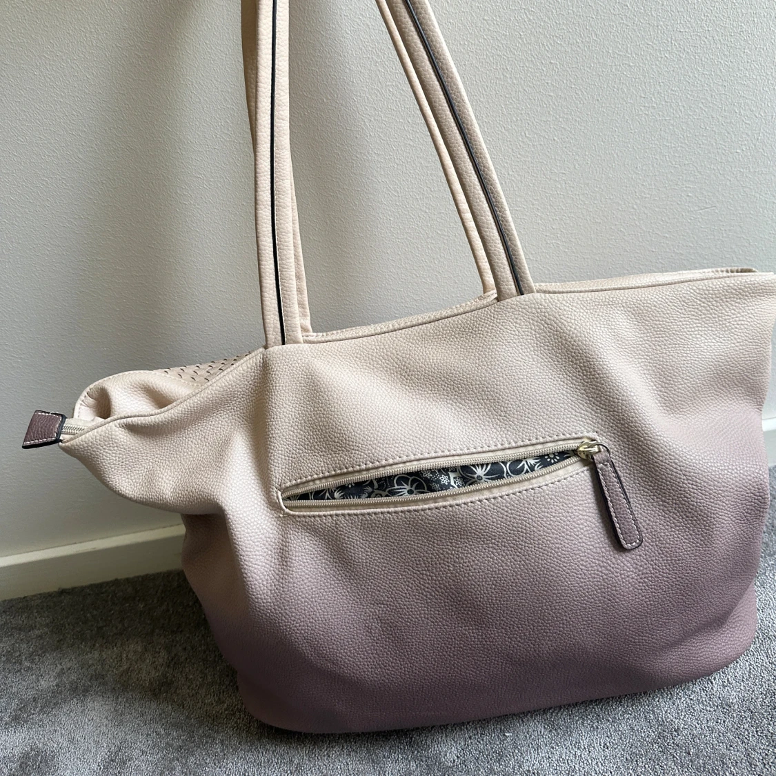 Beige och lila axelväska med blommigt foder - 1