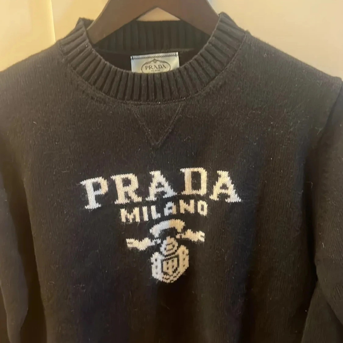 Svart stickad tröja från Prada - 1