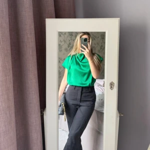 Söt blus  - Söt blus från Zara som tyvärr inte kommer till användning ☺️