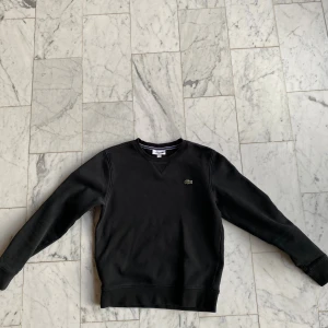Lacoste tröja  - Storlek XS. Inga defekter.