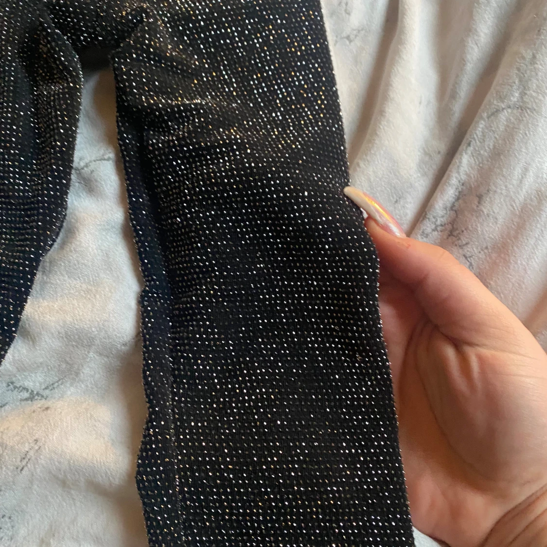 Svart glittrig klänning med spets - 3