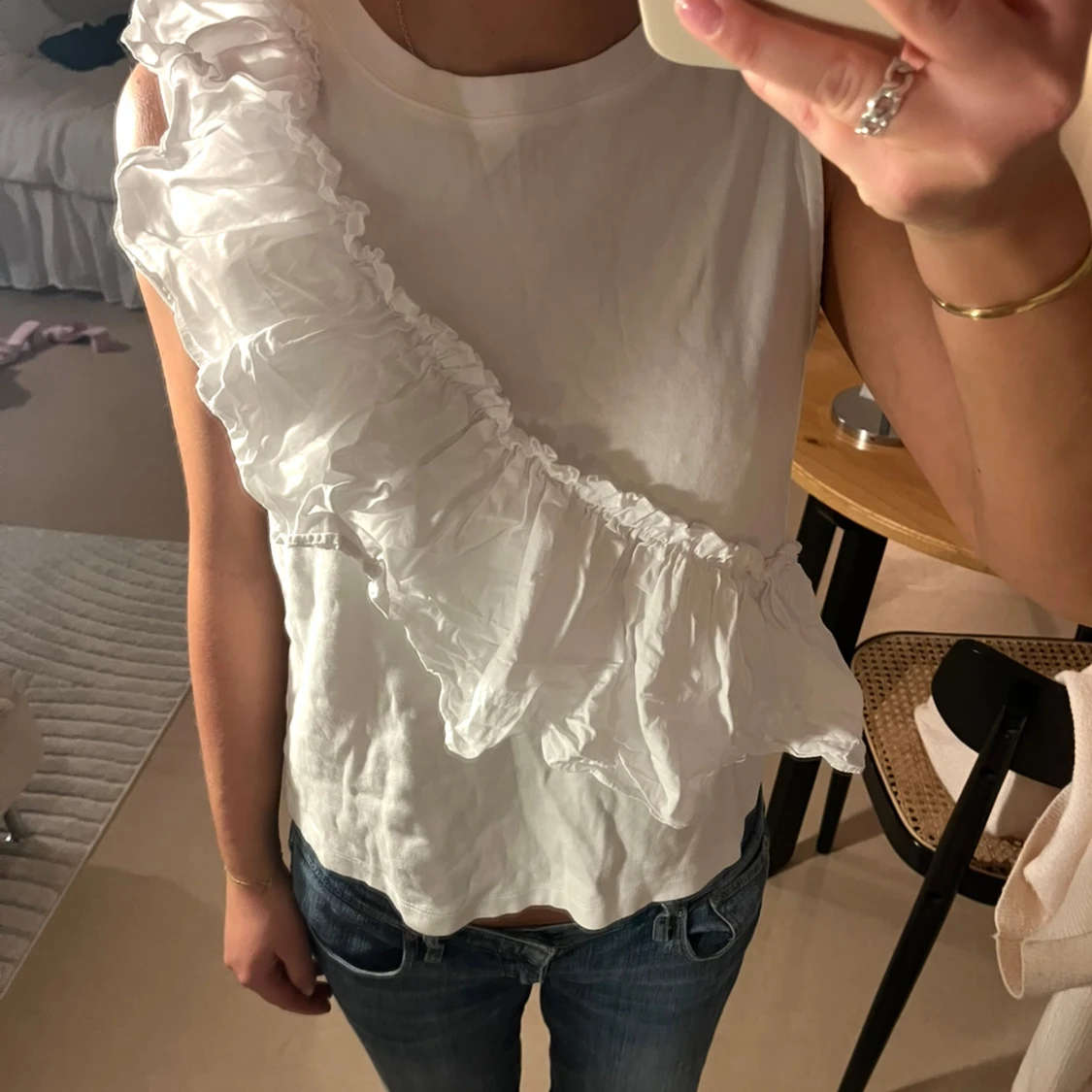 Vit ärmlös topp med volang Part Two