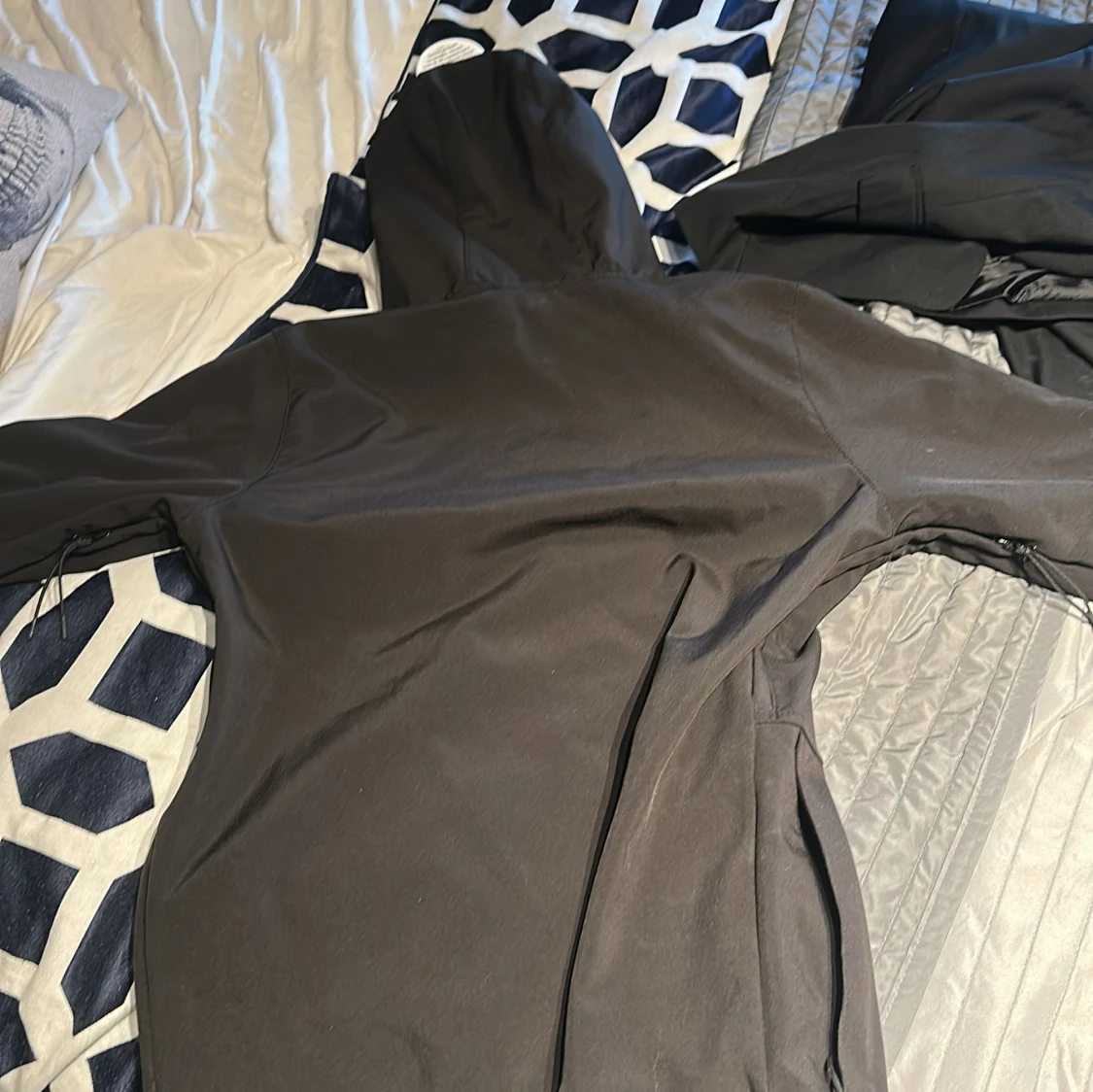 Svart hoodie från Dope med tryck - 1