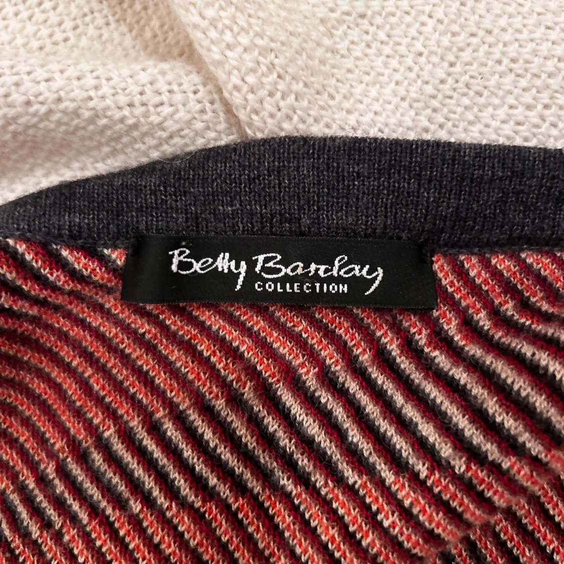 Mönstrad kofta från Betty Barclay - 2
