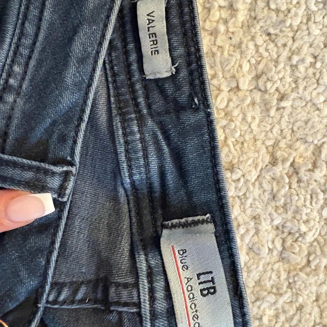 Mörkblå ripped jeans från LTB - 2