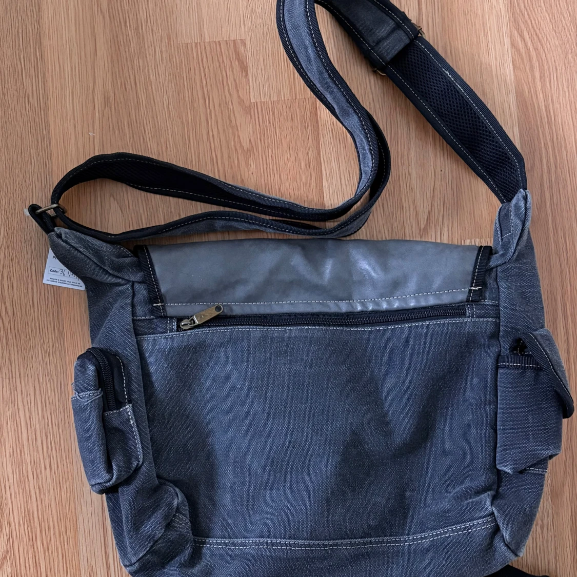 Grå axelväska från Diesel - 2