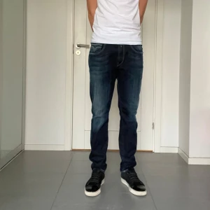 Replay Anbass Jeans  - Säljer nu dessa Replay Anbass jeans, W34 o L32, skriv för fler bilder/frågor🙌🏼