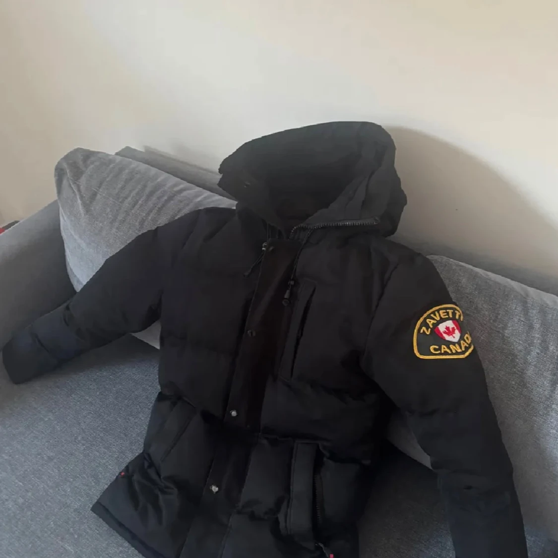 Svart pufferjacka från Zavetti Canada