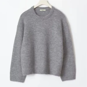 Grå stickad tröja  - Jätte mysig tröja från Gina Tricot!! Bara använd 1 gång och ser oanvänd ut!💞