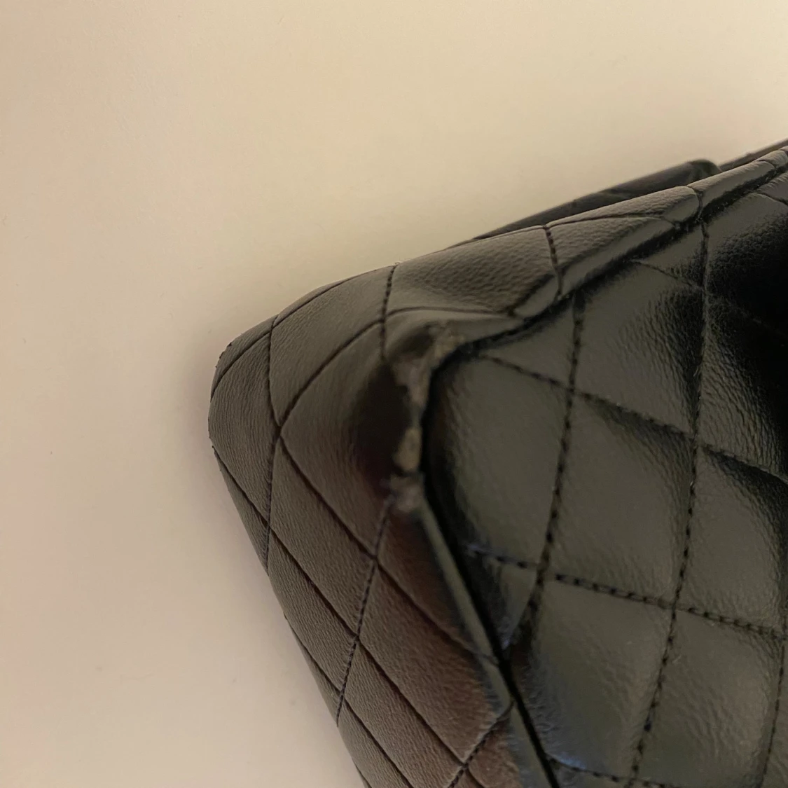 Svart quiltad axelväska - 4