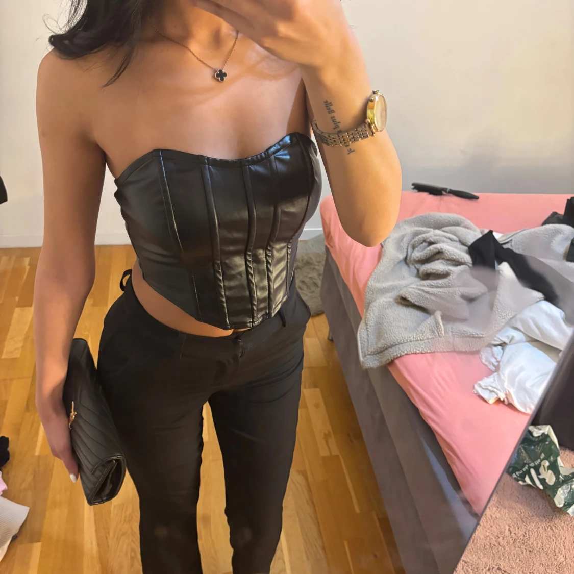 Svart korsett-topp i skinnimitation - 2